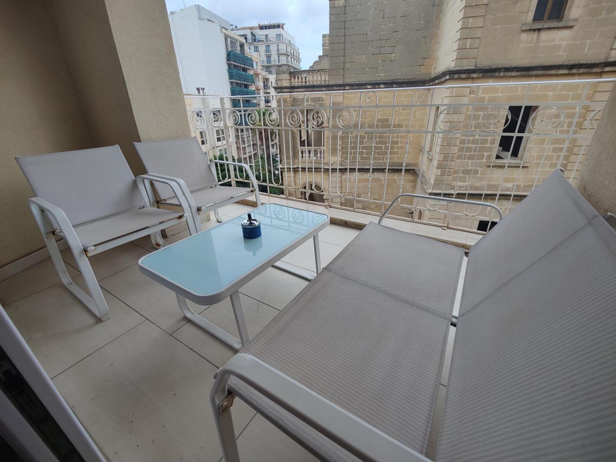 Central Modern Sliema 2 Bedroom Apartment Екстериор снимка